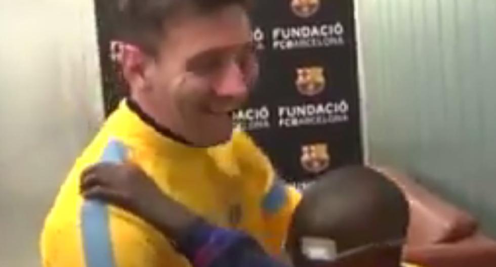 Lionel Messi, entre otros jugadores, en un video que se está haciendo viral que puede robarte más de una lágrima. (Foto: Captura