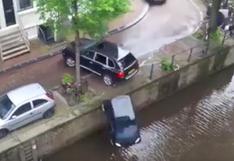 YouTube: persecución terminó con caída de auto a un canal de río
