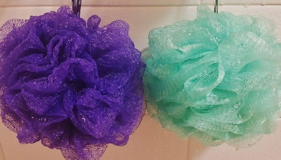 Cómo limpiar las esponjas del baño con remedios naturales paso a paso