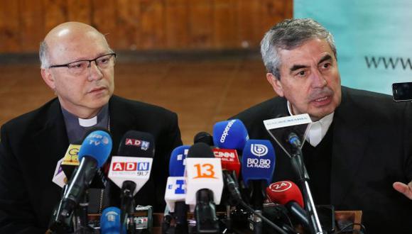 Señalan que denuncias recibidas no eran verosímiles. En foto: presidente de la Conferencia Episcopal, Santiago Silva (d), y el obispo de arquidiócesis de Santiago, Fernando Ramos (i). (Foto: EFE)