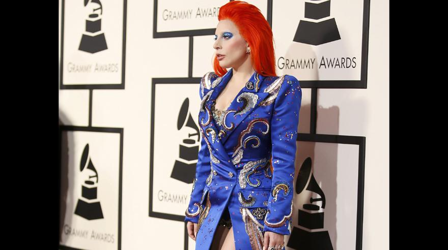 Grammy: Lady Gaga y su curioso 'look' inspirado en David Bowie - 3