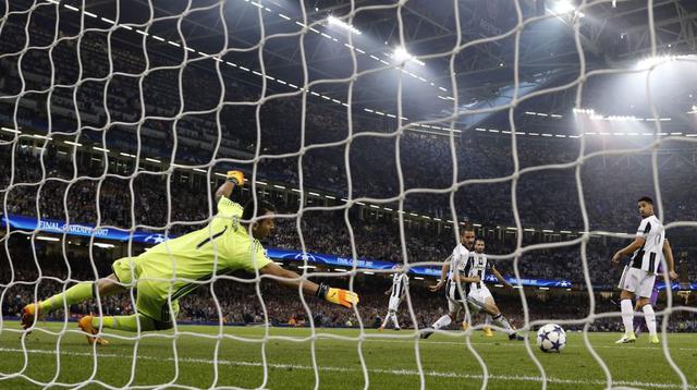 El remate de 'CR7' fue imposible de atajar para Gianluigi Buffon. (Foto: Agencias)