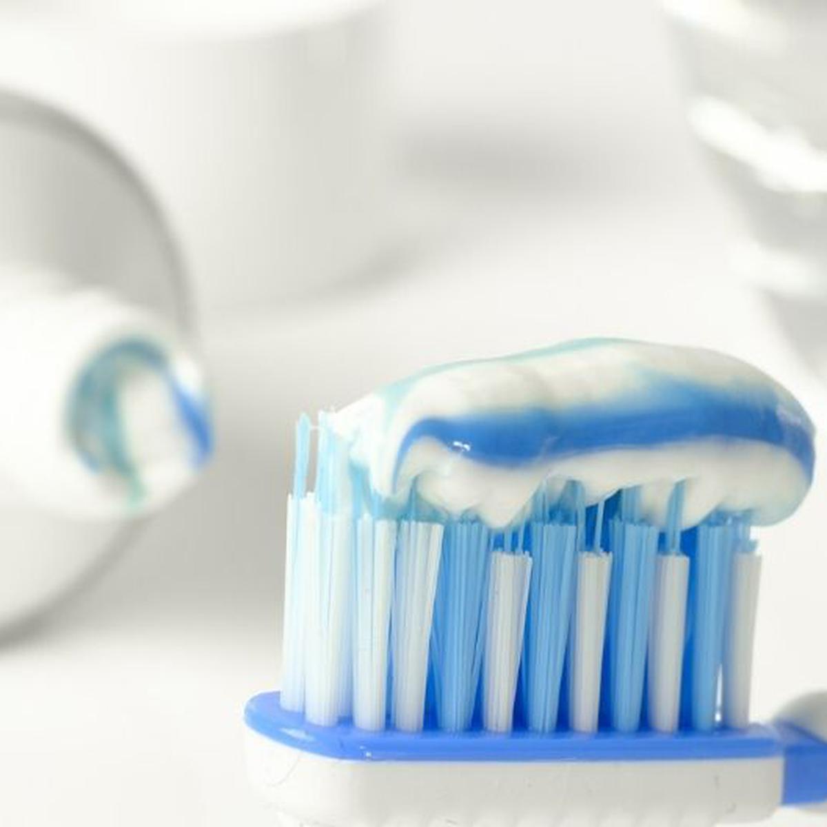 Cepillo de dientes  Clinica Dental Seis
