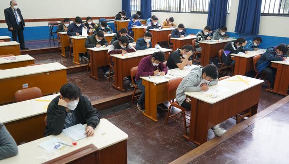 Tres adolescentes ingresaron en los primeros puestos del examen de admisión de la UNI. (Foto: UNI/Facebook)