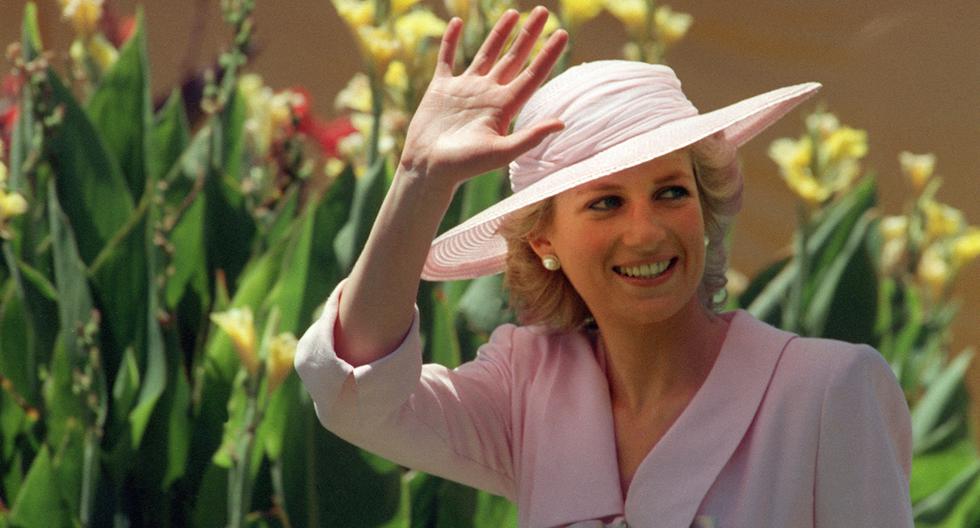 Este 1 de julio del 2021, la princesa Diana de Gales habría cumplido 60 años. Por la fecha, sus hijos, los príncipes William y Harry, develaron una estatua en homenaje a su madre en los jardines del Palacio de Kensington. (Foto: AFP)