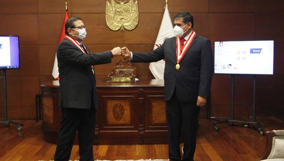 Víctor Rodríguez Monteza (der.) se sumó al pleno del JNE en reemplazo del suspendido Luis Arce. (Foto: JNE)