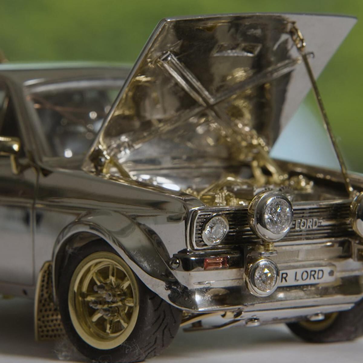 Oro parece y plata también es: una increíble maqueta de Ford Escort que  saldrá a subasta