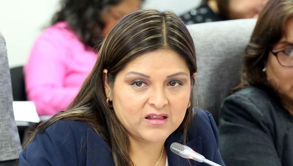 Karina Beteta, de Fuerza Popular, criticó a Daniel Salaverry. (Foto: Congreso de la República)
